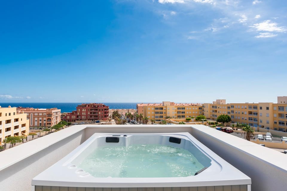 Hot Tub, Balcony/Terrace, City view, Sea view