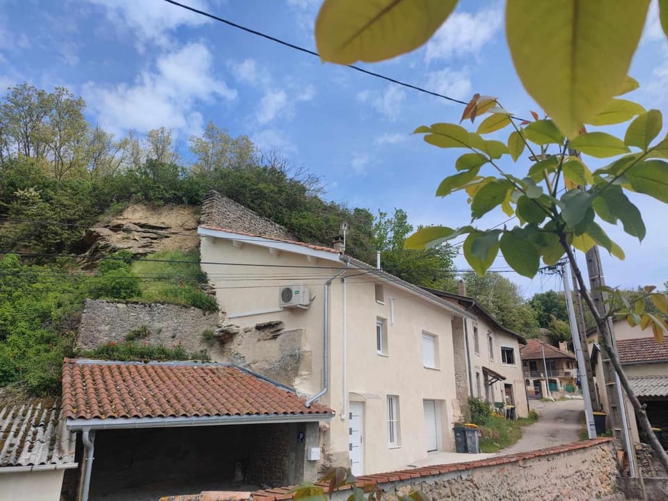 Maison au calme pour 8 personnes à 2 pas du château d Anjou House in Auvergne-Rhône-Alpes