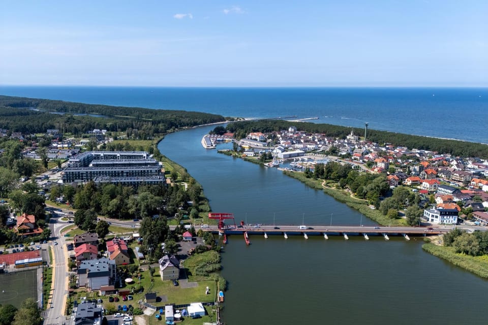 Property building, Neighbourhood, Natural landscape, Bird's eye view, River view
