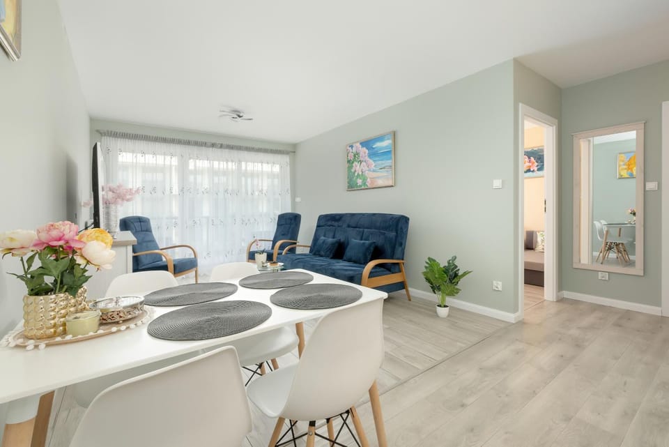 Kitchen or kitchenette, Living room, Seating area