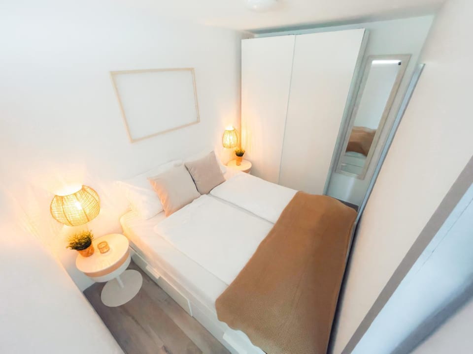 Bed, Photo of the whole room, Bedroom, wardrobe