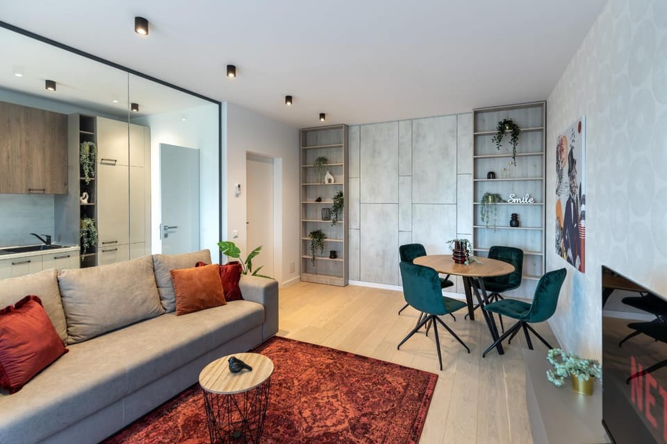 TV and multimedia, Seating area, Dining area