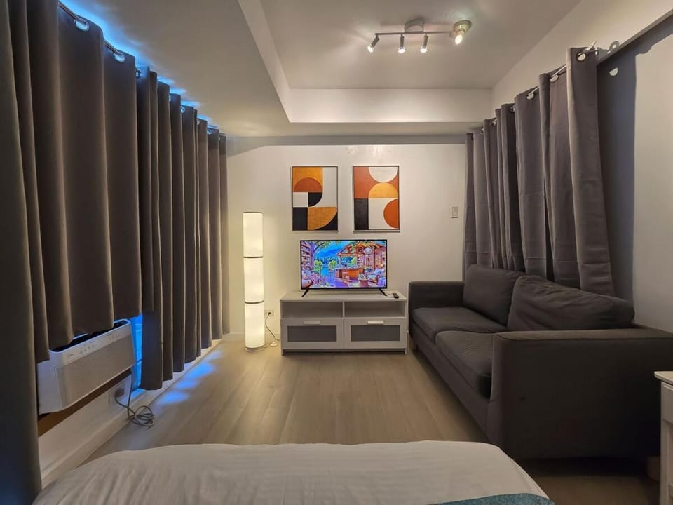 Citispace 1BR Condotel Suite at Azure Urban Resort Near Airport #AZ04A Apartment in Paranaque