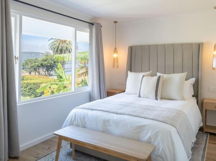 Bed, View (from property/room), Photo of the whole room, Bedroom