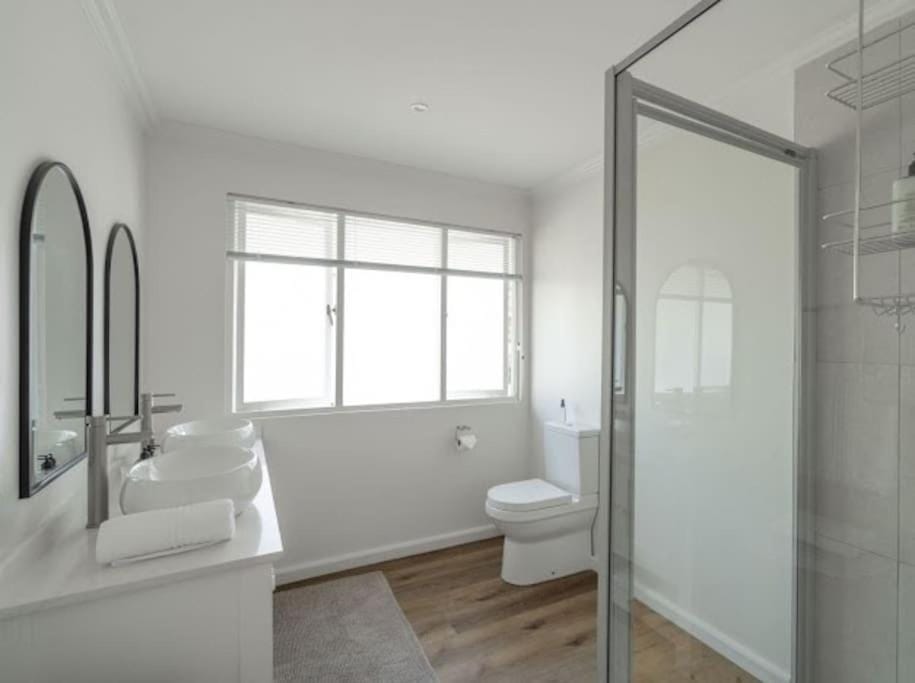 Shower, Toilet, Bathroom, towels