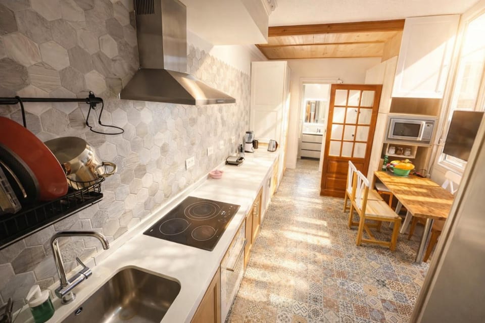 Kitchen or kitchenette, oven, stove