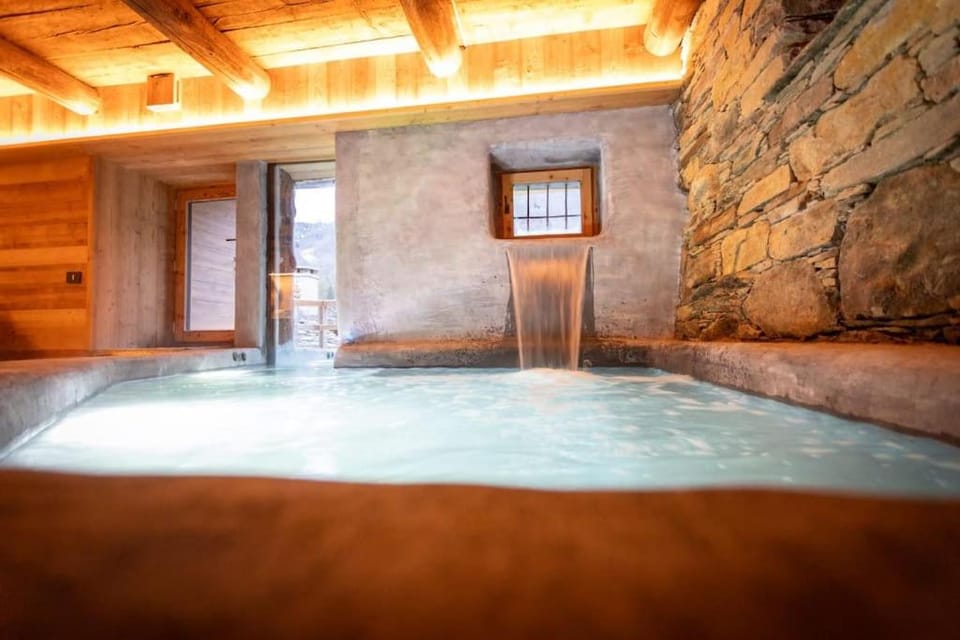 Natural landscape, Hot Tub, Bathroom, Swimming pool, Bath