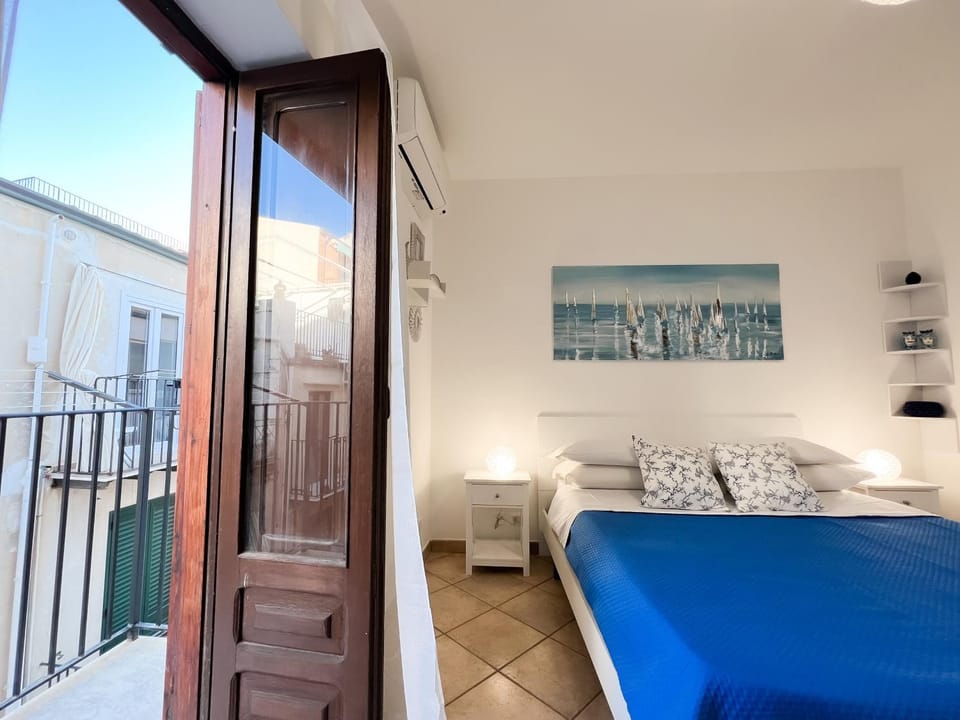 Bed, View (from property/room), Balcony/Terrace, Photo of the whole room