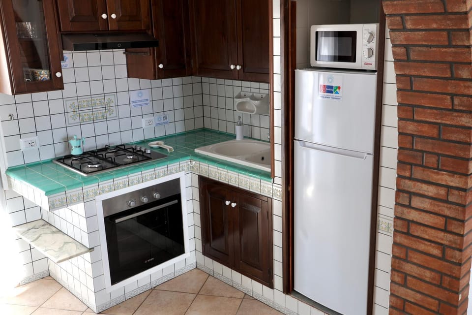 Kitchen or kitchenette, oven, stove