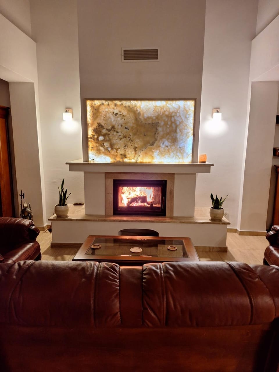Communal lounge/ TV room, Living room, Seating area, fireplace
