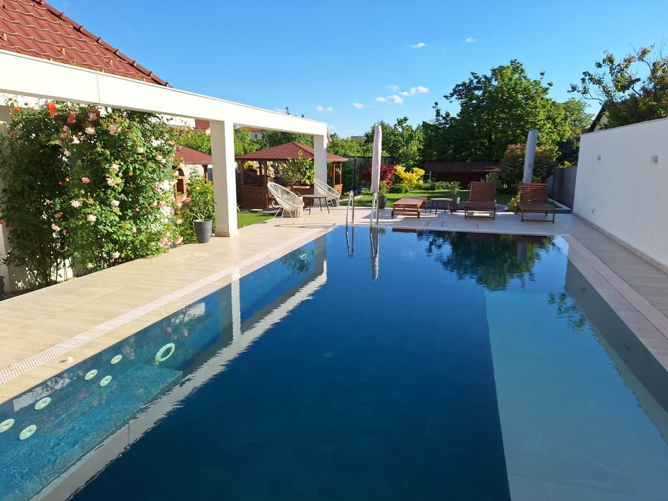 Day, Garden, Pool view, Swimming pool, Swimming pool, sunbed