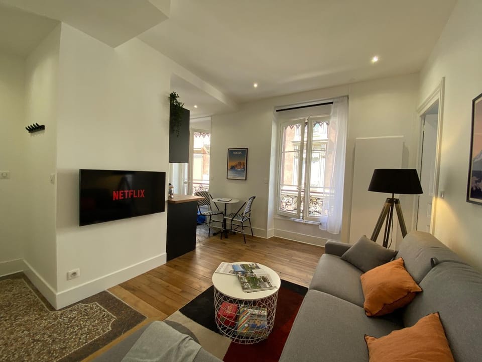 Communal lounge/ TV room