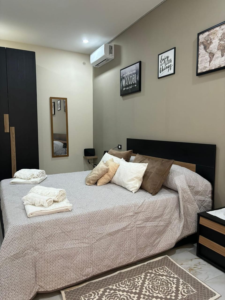 Bed, Bedroom, towels, air conditioner