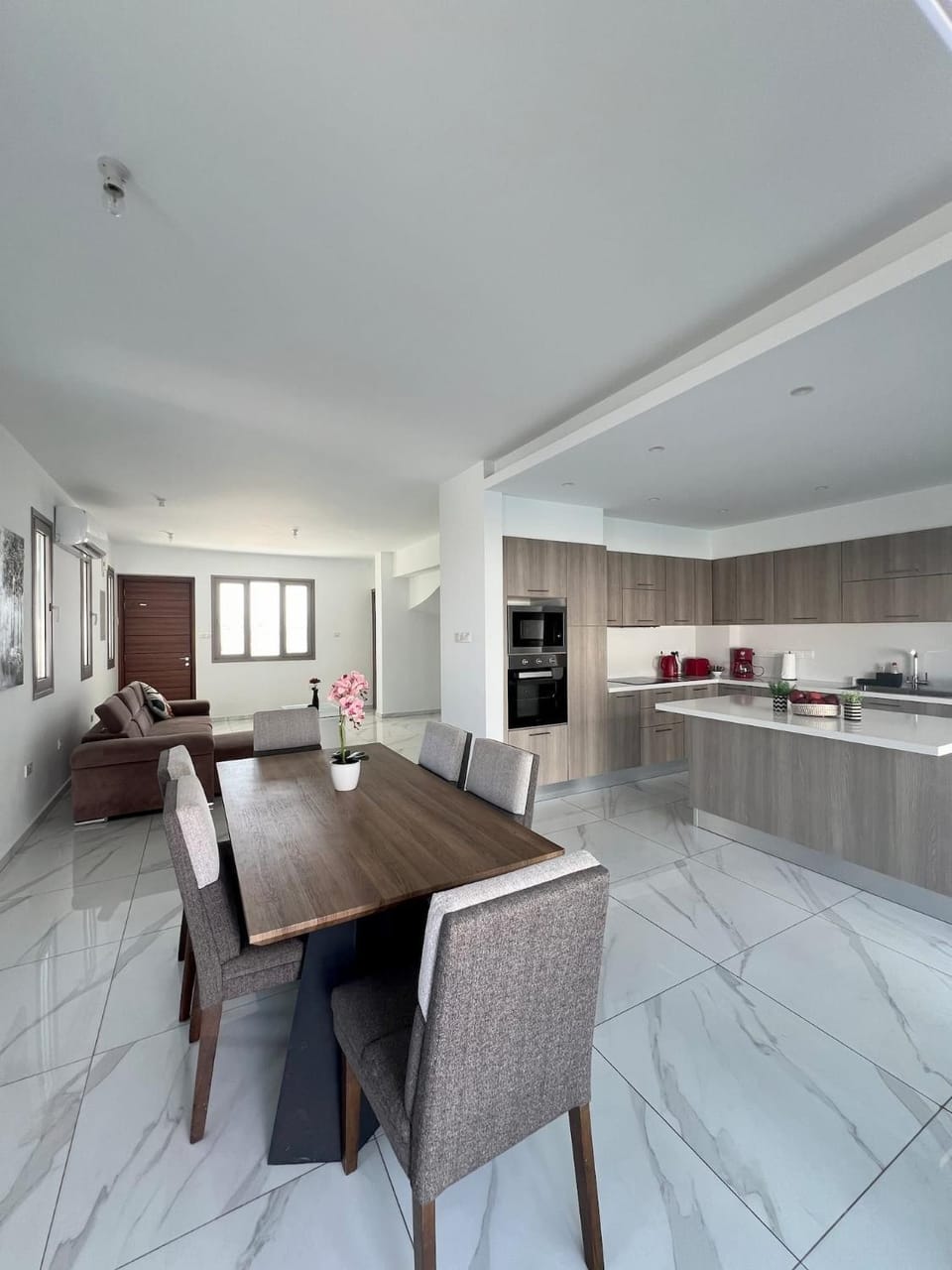 Hubstay - Seaview Villa Oriana in Larnaca House in Oroklini