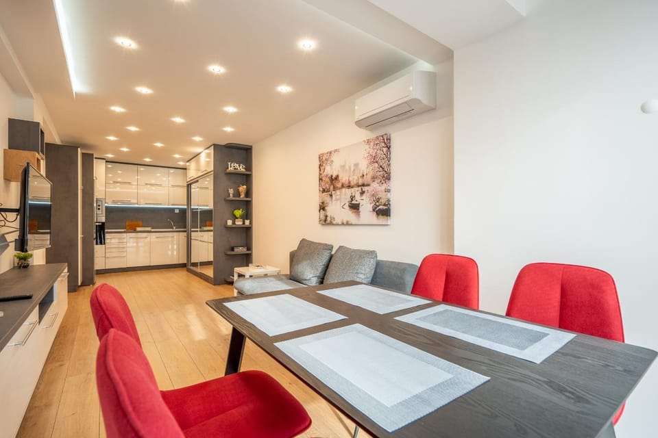 TV and multimedia, Kitchen or kitchenette, Seating area, Dining area