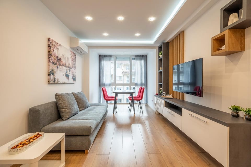 Communal lounge/ TV room, TV and multimedia, Living room, Seating area, Evening entertainment