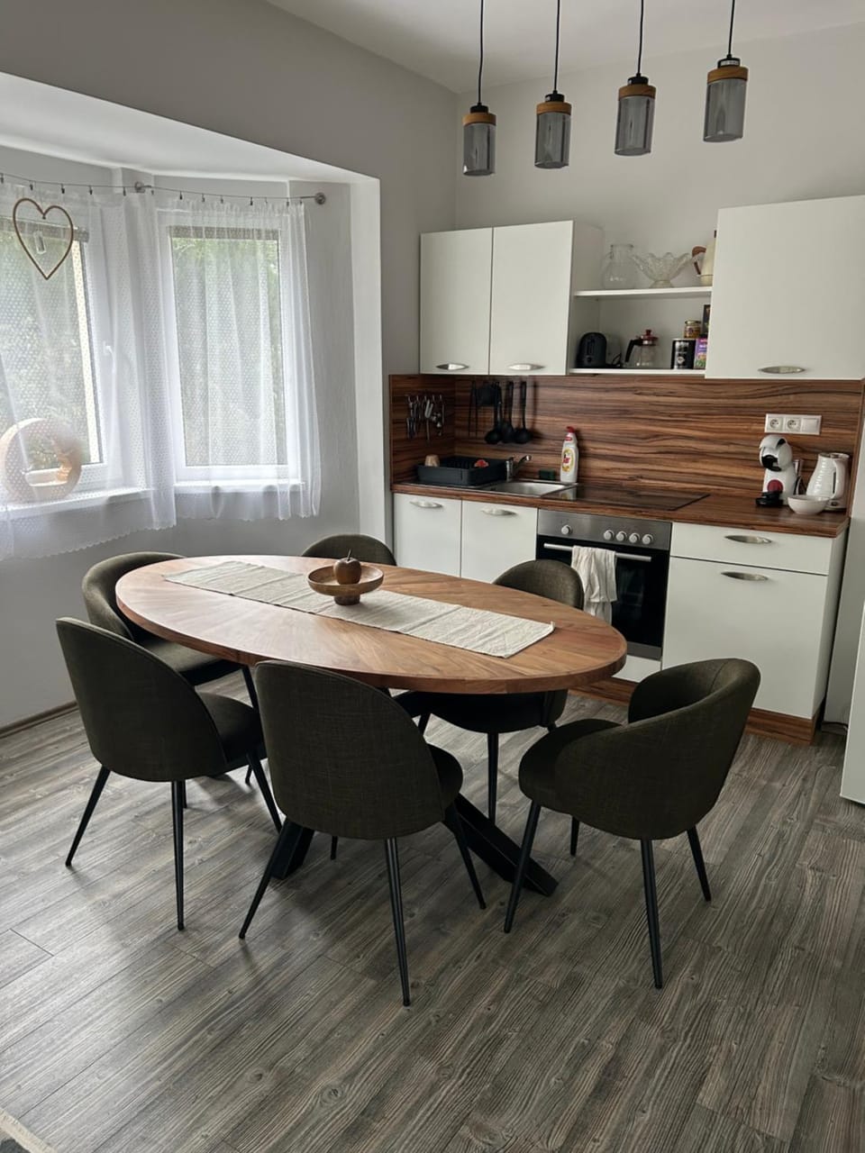 Kitchen or kitchenette, Dining area, stove