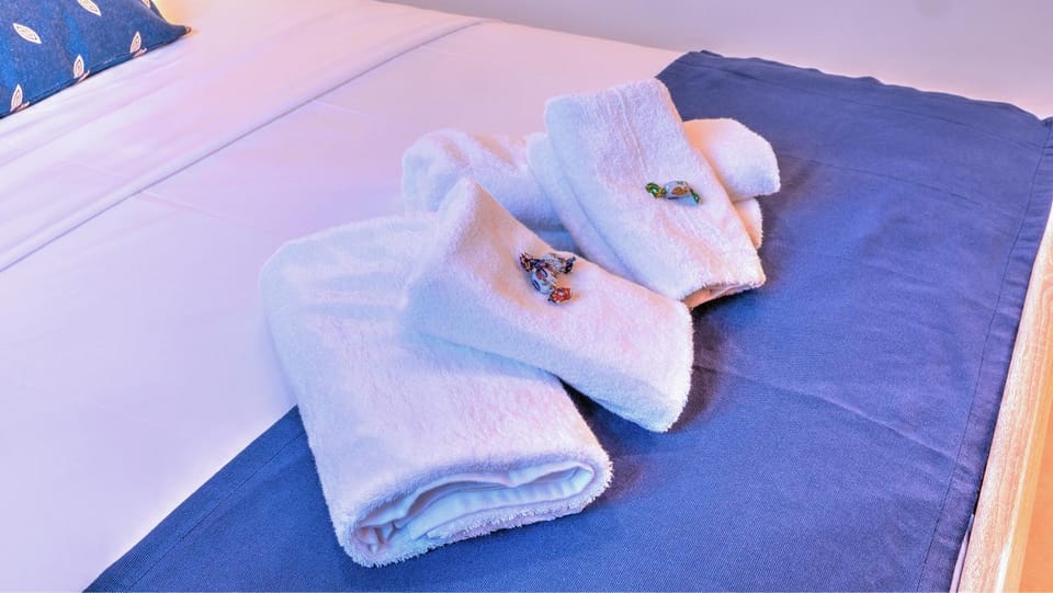 Bedroom, towels