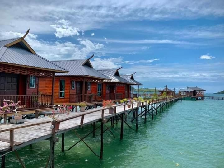 Parapat Water Village Resort Resort in Sabah