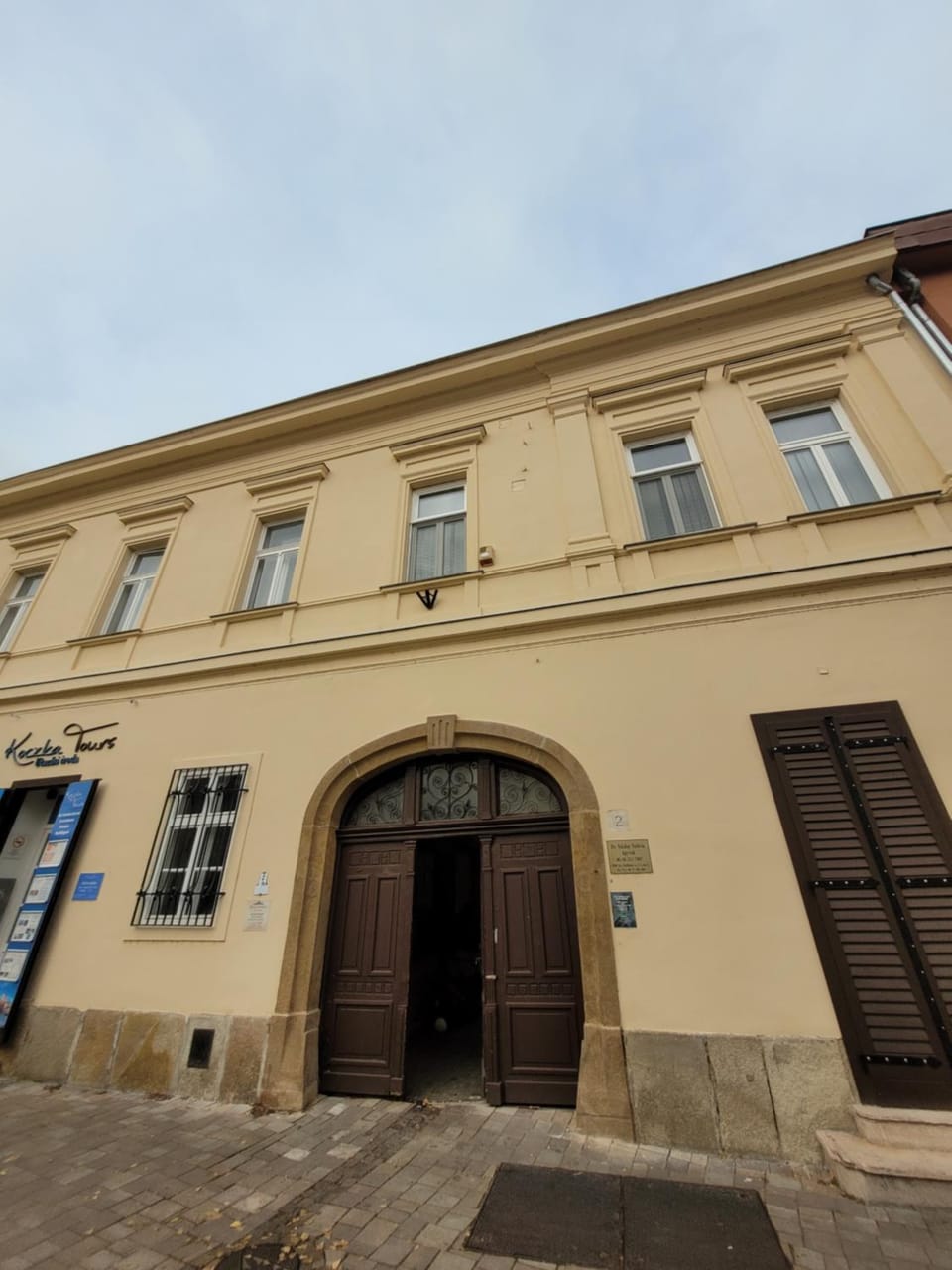 Facade/entrance