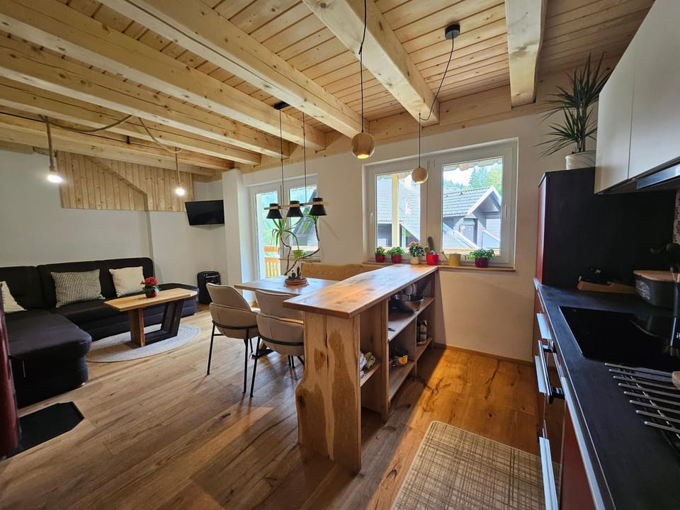 TV and multimedia, Kitchen or kitchenette, Living room