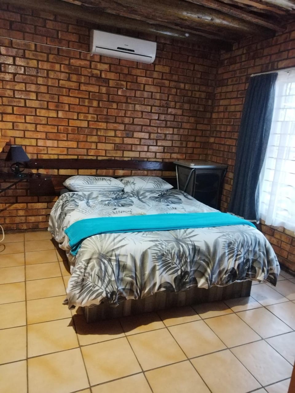 Bed, Bedroom, air conditioner