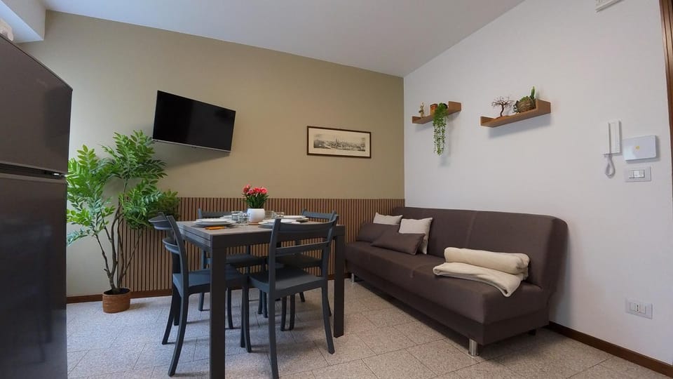 Dining area, Lunch