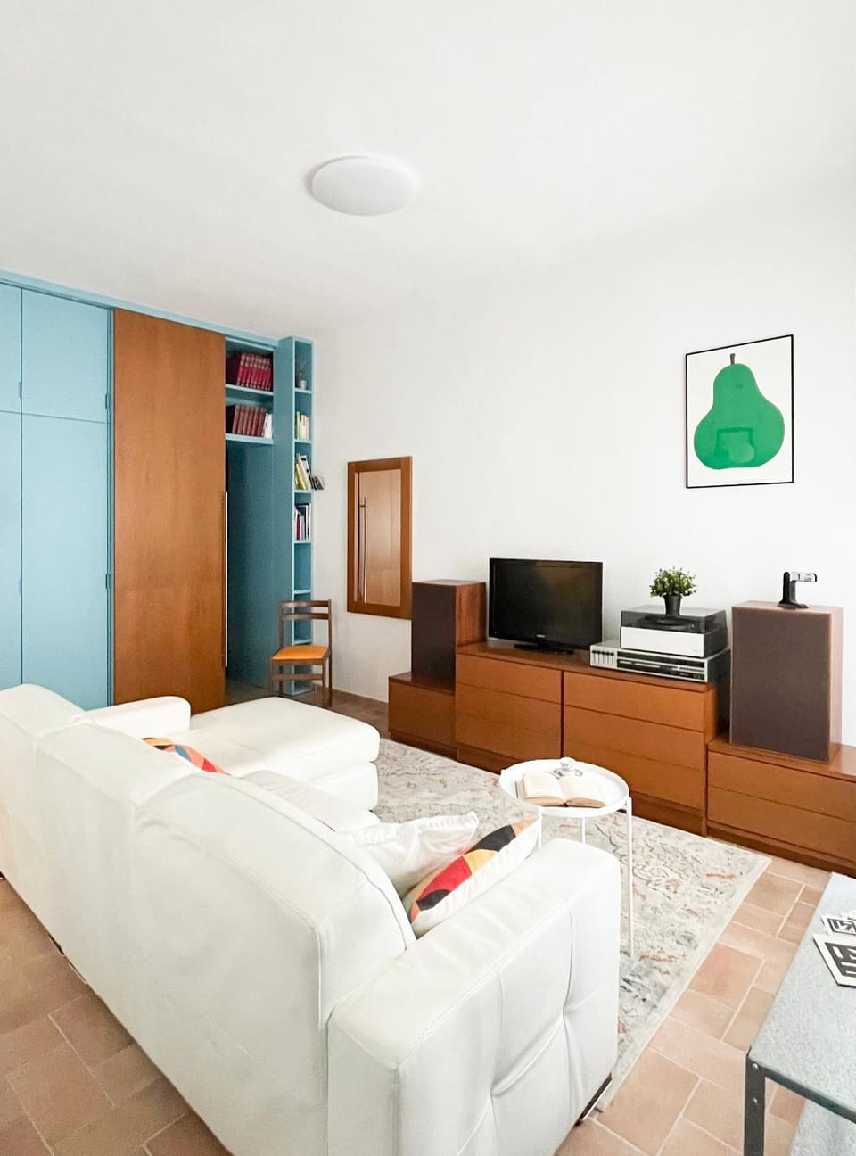 TV and multimedia, Living room, Seating area, Evening entertainment, wardrobe