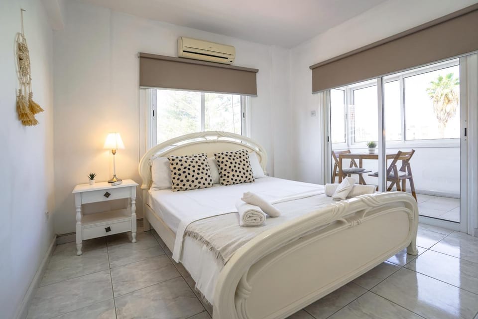 Bed, Photo of the whole room, Bedroom, towels, air conditioner