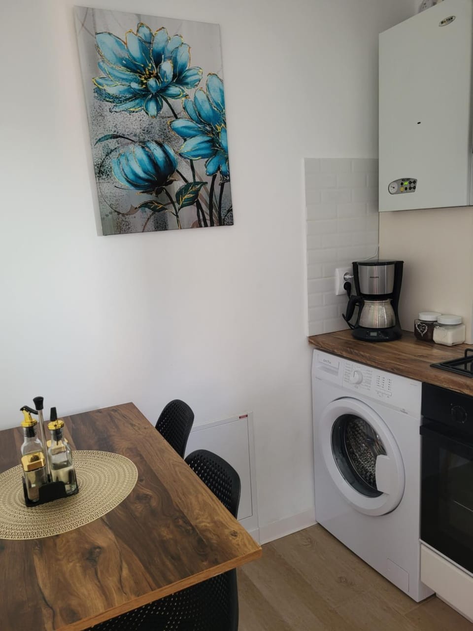 Coffee/tea facilities, Kitchen or kitchenette, Dining area, pet friendly, stove