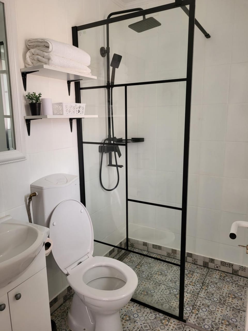 Shower, Toilet, Bathroom