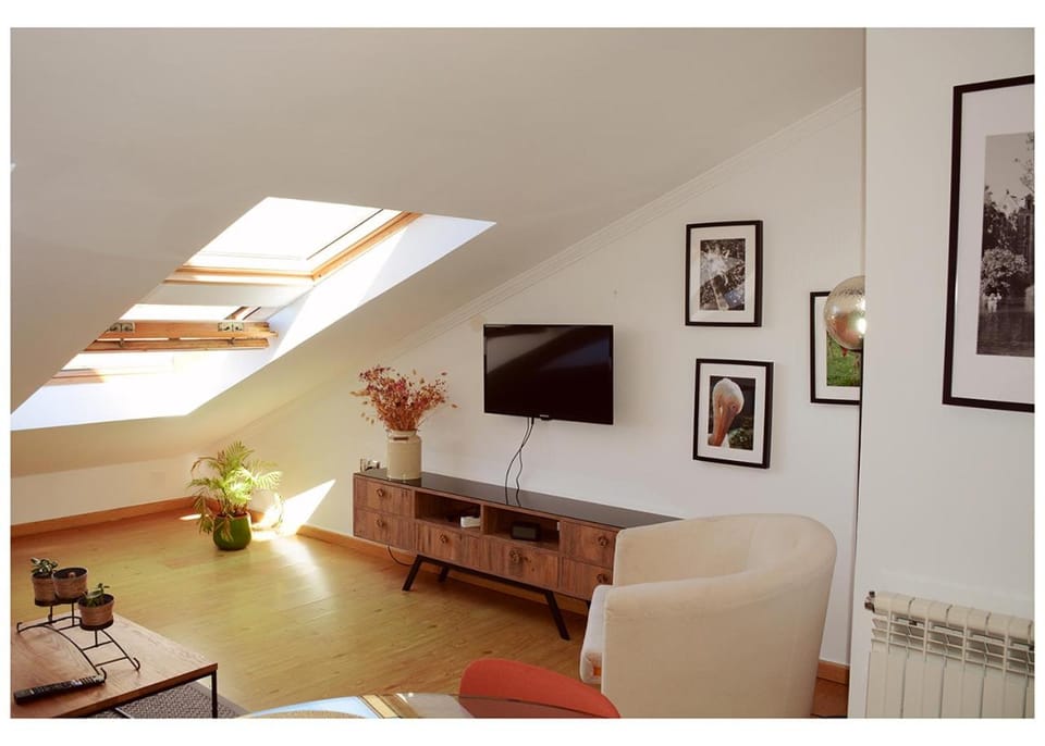 TV and multimedia, Living room, Landmark view, Sea view, Street view