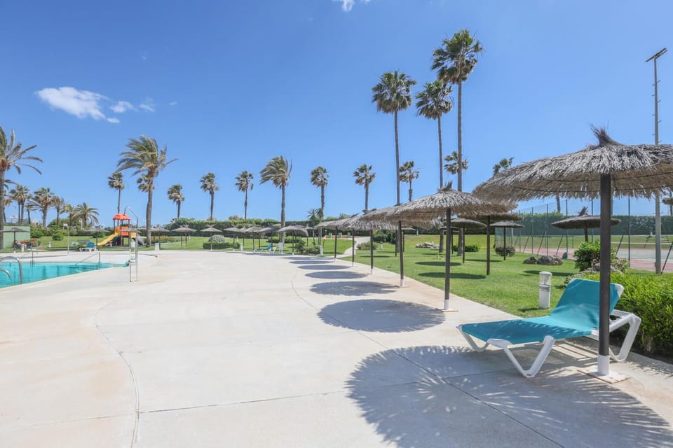 Pool view, Swimming pool, sunbed