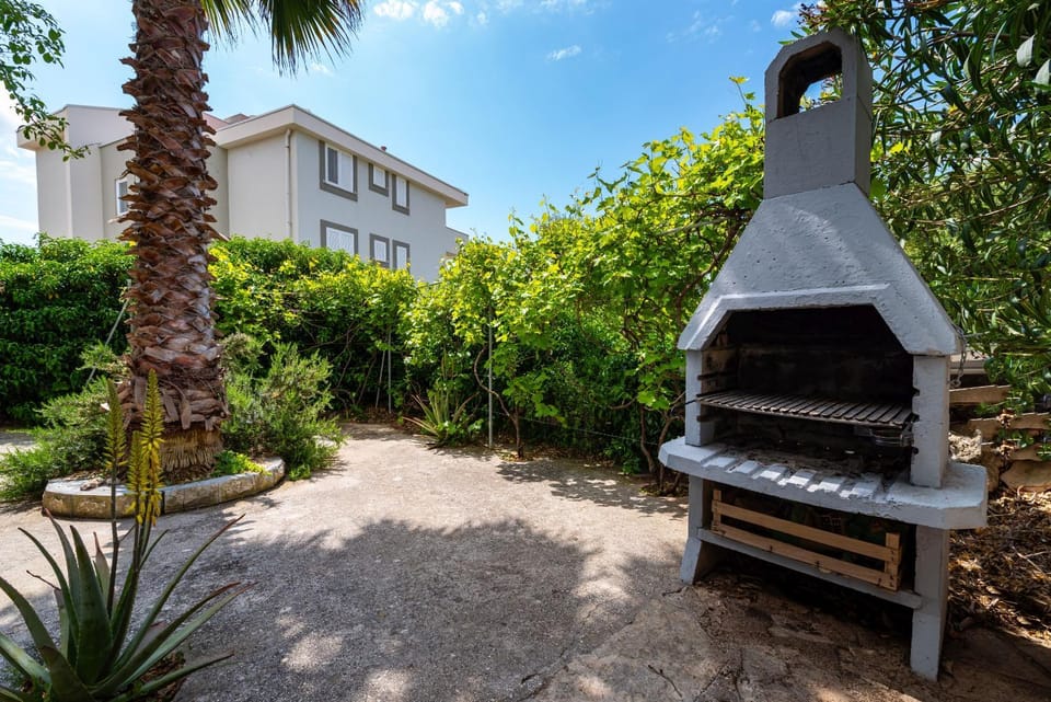 Day, BBQ facilities, Garden