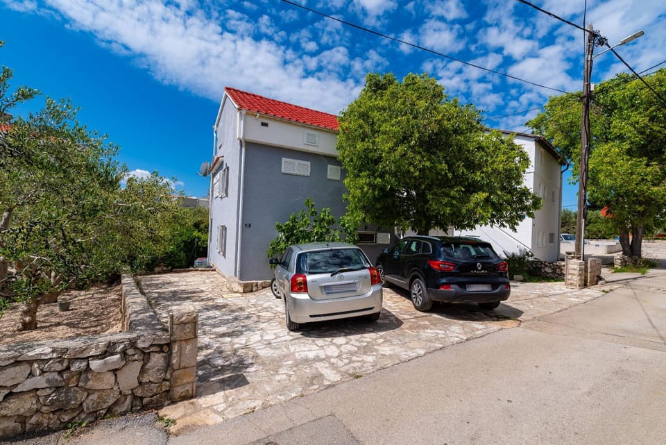 Property building, Day, Location, Parking