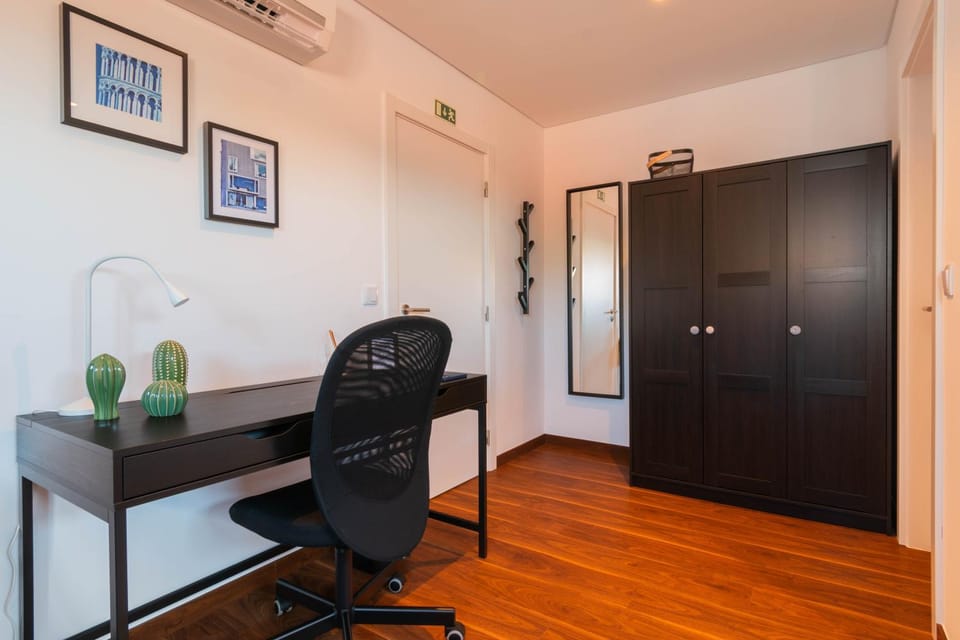 7Min to Uni Sé-Velha - AC - Work Desk - 300MBs WiFi - Suite 9 Bed and Breakfast in Coimbra