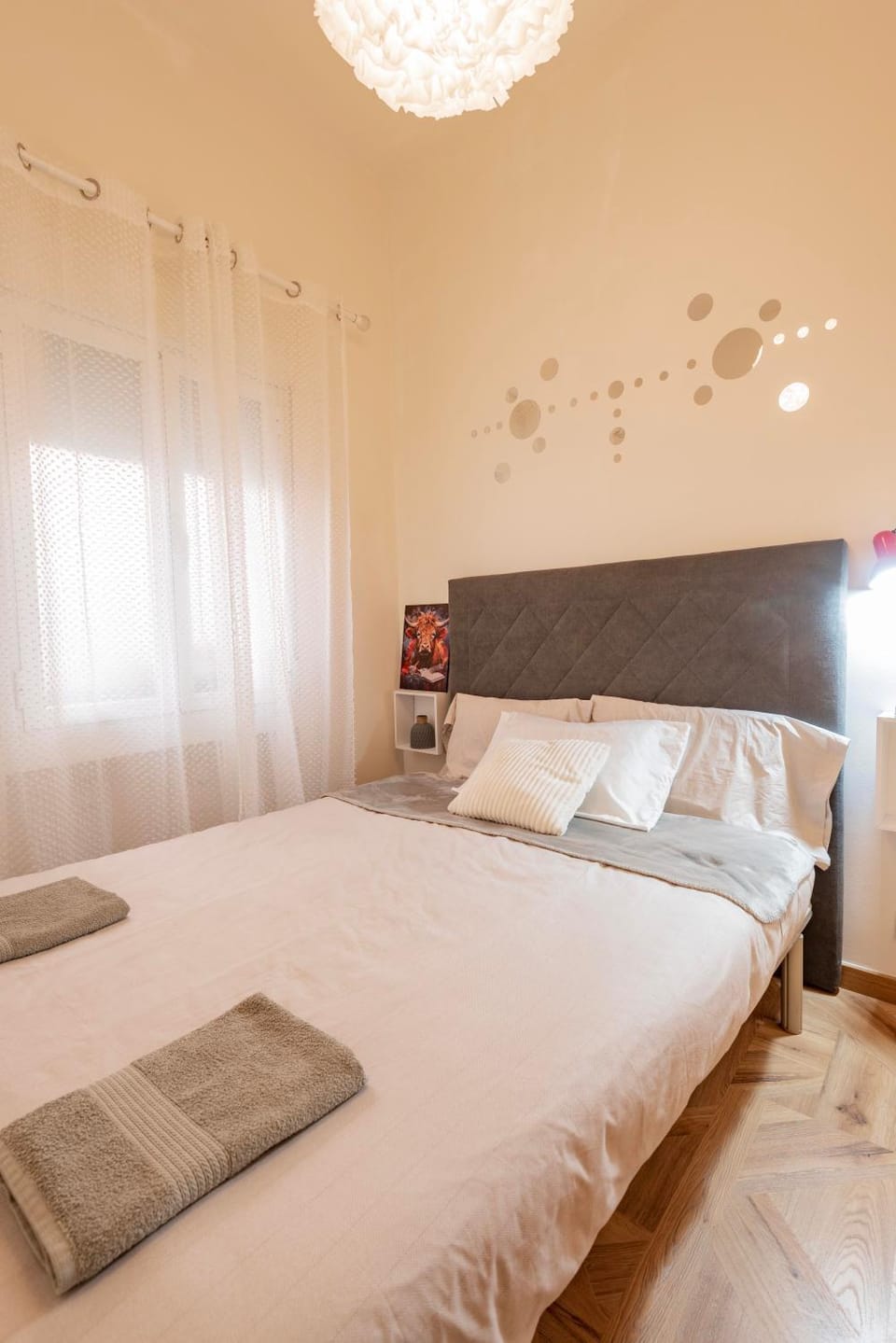 Bed, Photo of the whole room, Bedroom, towels