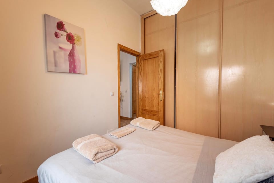 Bed, Photo of the whole room, Bedroom, towels, wardrobe