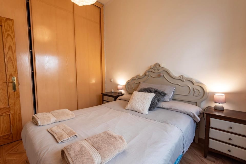 Bed, Bedroom, towels, wardrobe