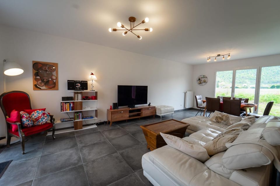 Le Doux Paradis - Maison 4 Chambres House in Doussard