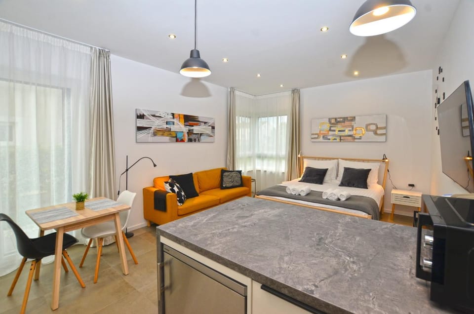 Bed, Kitchen or kitchenette, Bedroom