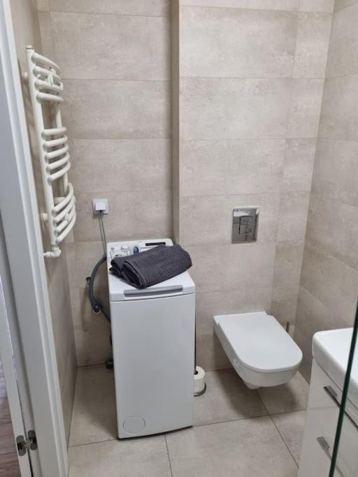 Toilet, Bathroom, towels