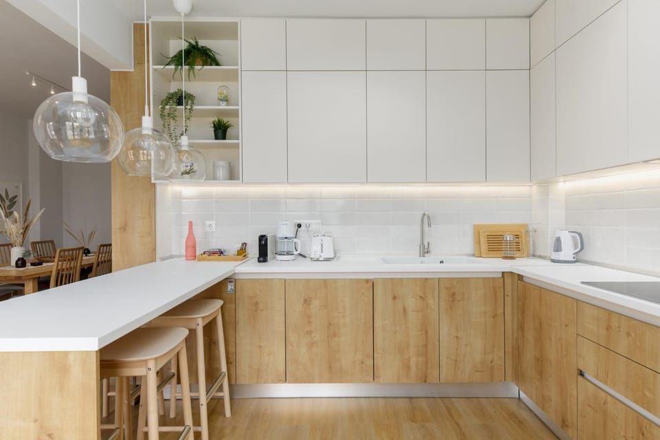 Coffee/tea facilities, Kitchen or kitchenette, stove