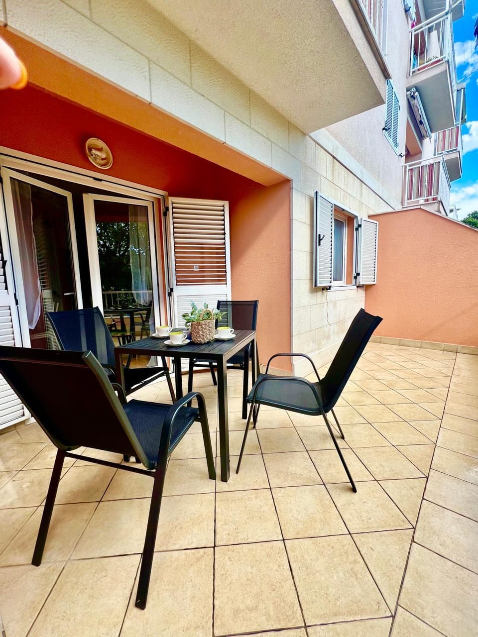 Patio, Day, Balcony/Terrace, Seating area