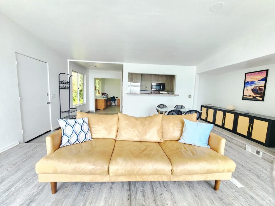 30 PCT OFF!! Limited Time! Malibu Ocean Wave with King Bed, Walking to Beach and Hiking Apartment in Malibu