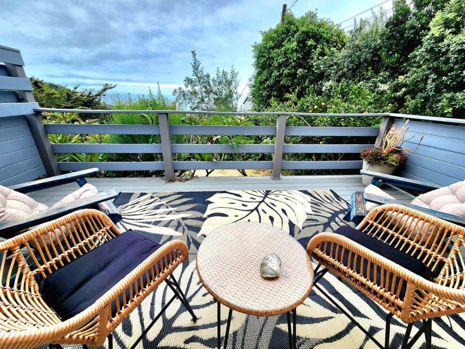 30 PCT OFF!! Limited Time! Malibu Ocean Wave with King Bed, Walking to Beach and Hiking Apartment in Malibu