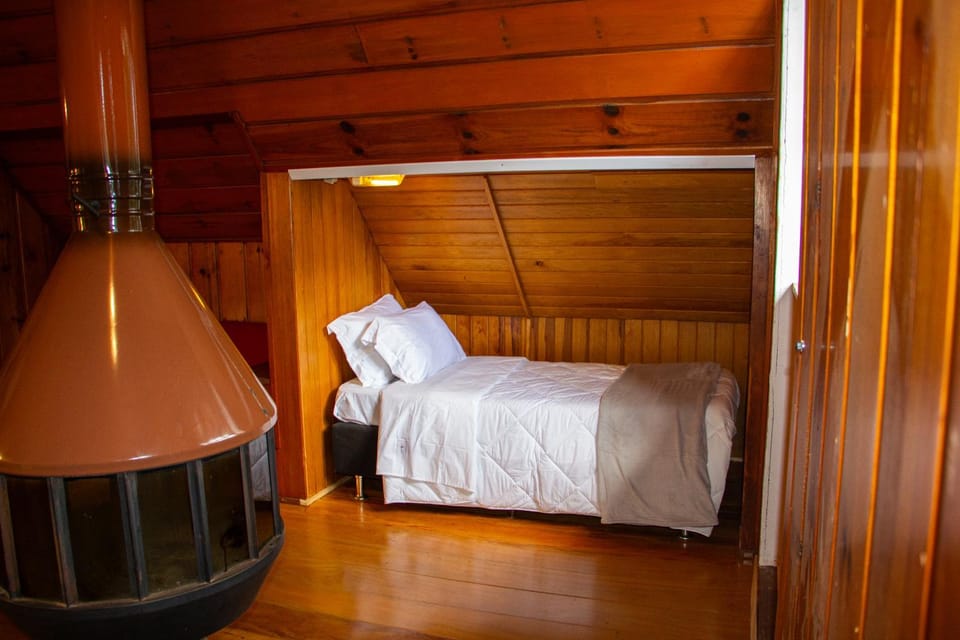 Bed, Bedroom, fireplace