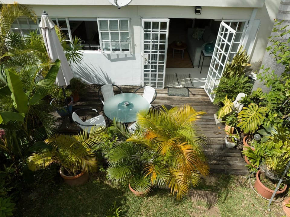 21LG Exquisite ground floor studio with garden patio Apartment in Rivière Noire District, Mauritius