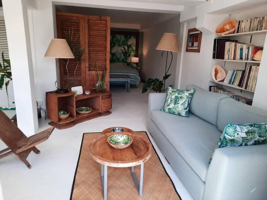 Living room, Photo of the whole room, Seating area