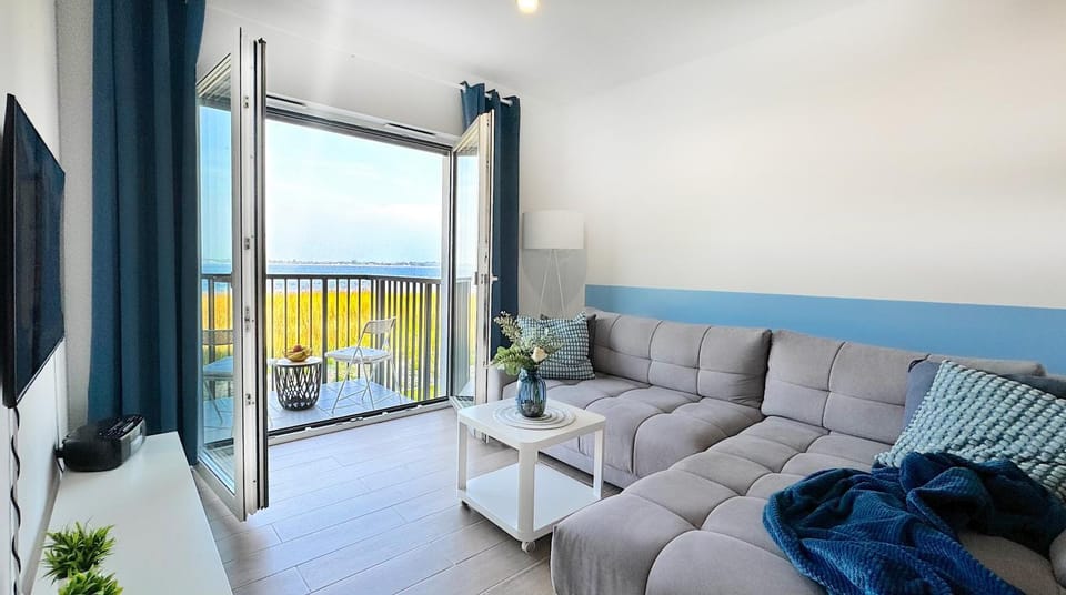 TV and multimedia, Balcony/Terrace, Living room, Seating area